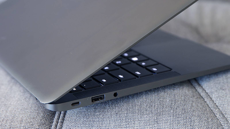 That’s a pretty nice selection of ports for a 13-inch laptop, and that’s just the left side of the Stealth.
